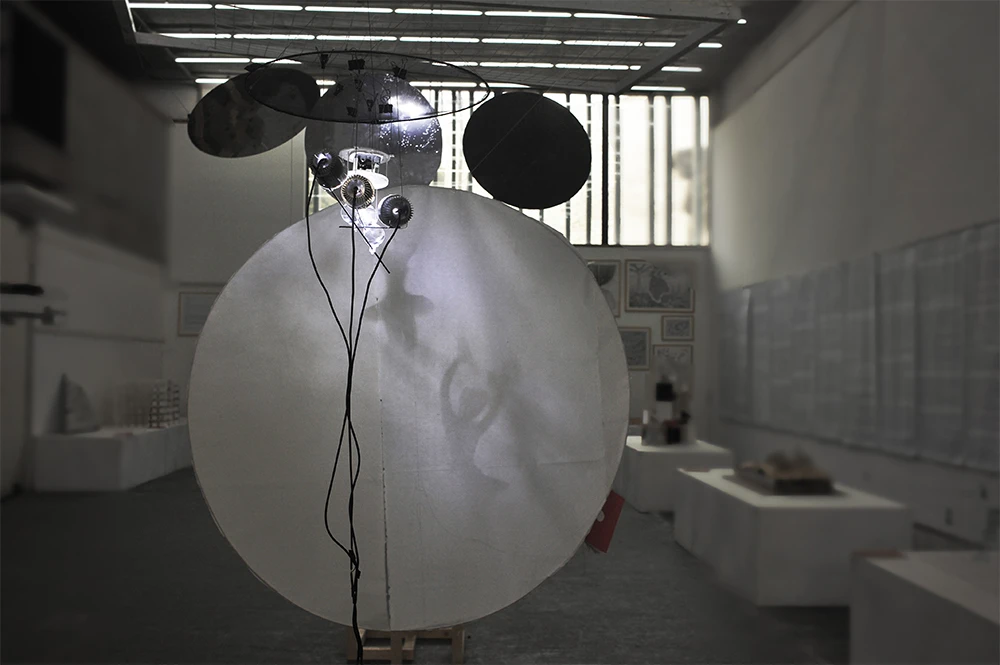 【“另” 世界】• 装置